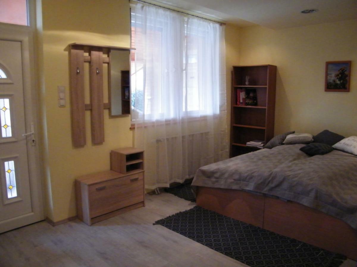 Pal Utcai Apartman มิชโคลซ์ ภายนอก รูปภาพ